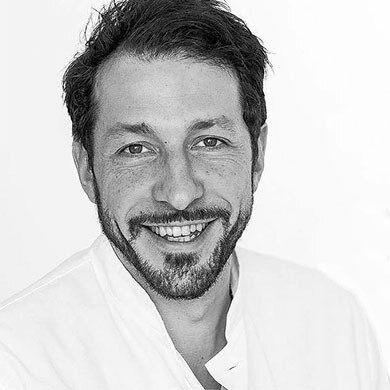Dr. Hans Bayer